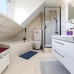 2 Bedroom In דירה